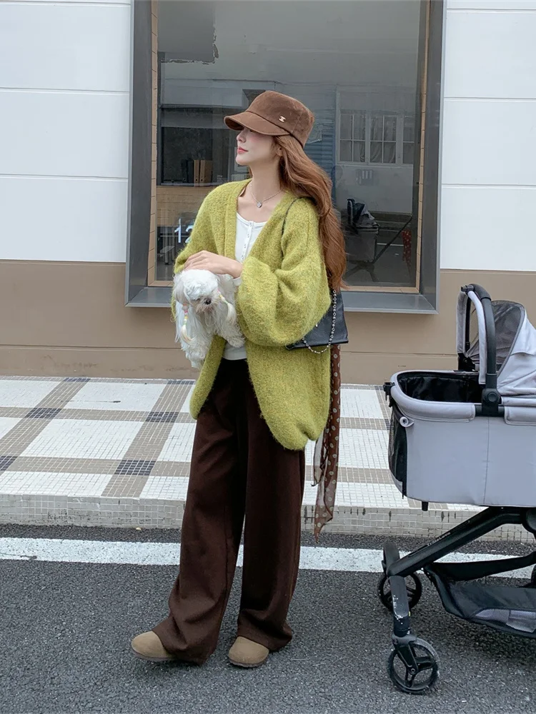 緑カーディガン インナーはどんな感じ？通勤からリラックスまで、1着で解決できるリアルな体験を紹介