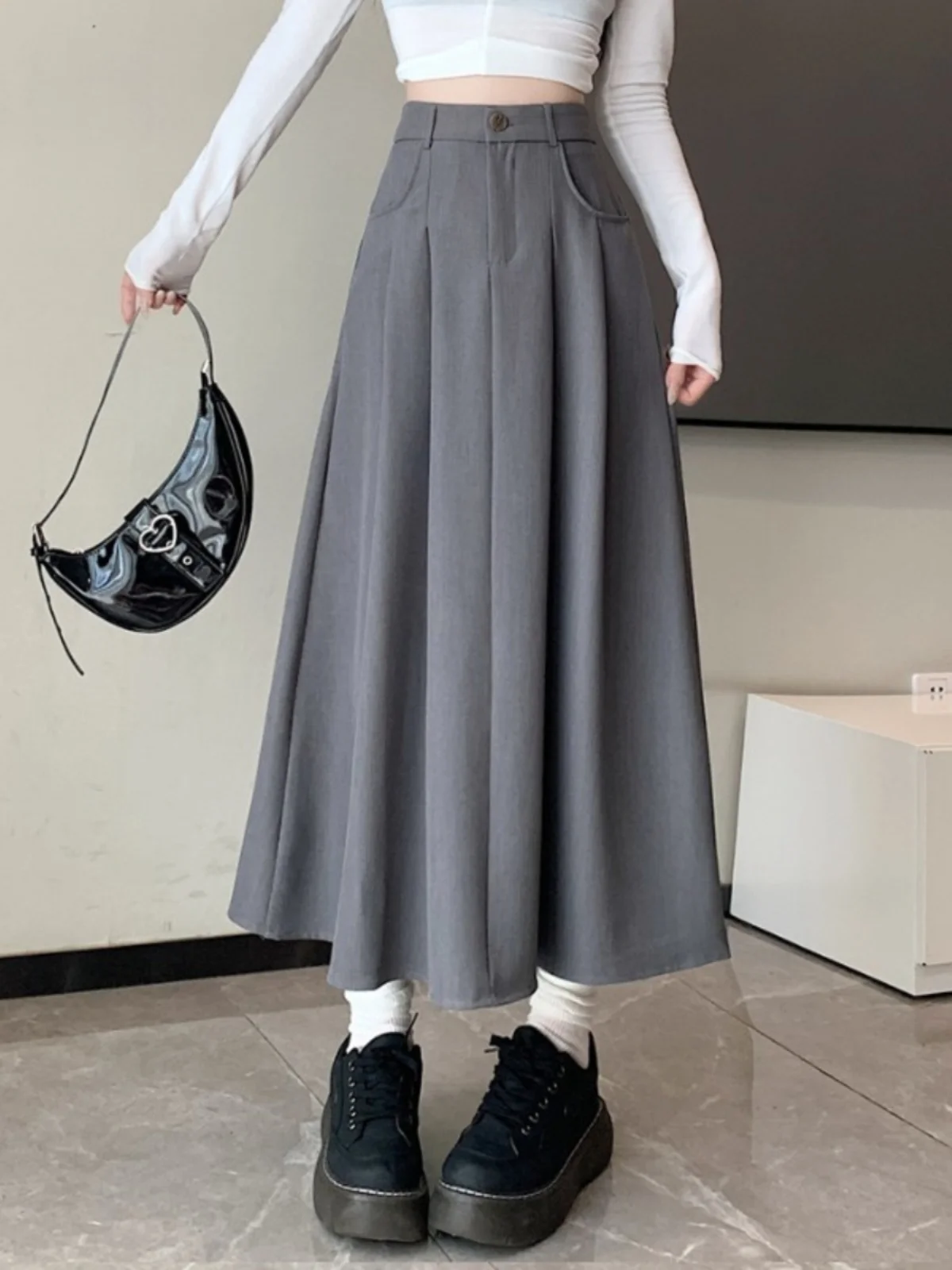 プリーツスカート コーデ 完全ガイド｜トップス選びのバランスとファッションルール