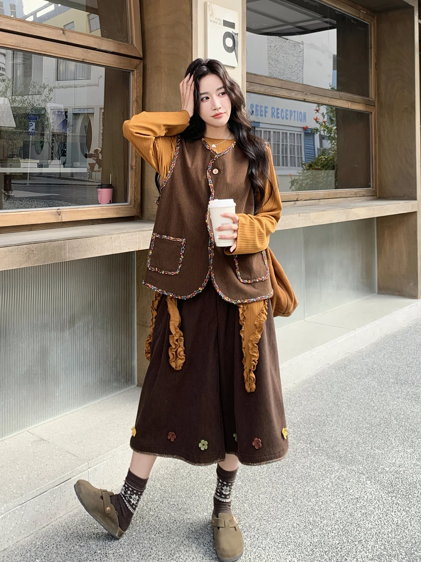 4月末に買えるファッションアイテムは？カフェブラウンのレトロ文芸風スカートセットがベストな理由