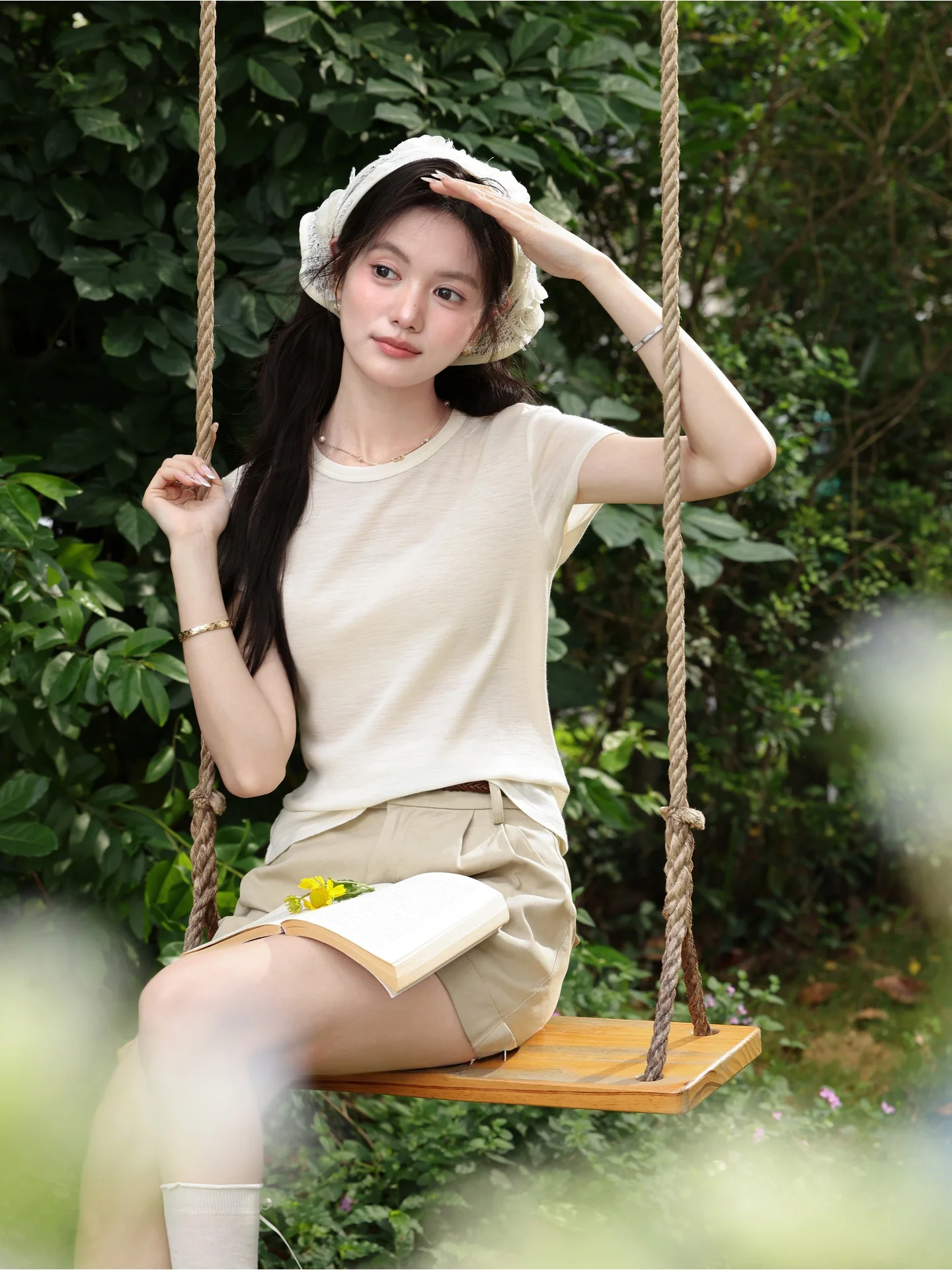 白Tシャツを安く選ぶには？鹿向南の夏用ホワイトTシャツが今、注目されている理由
