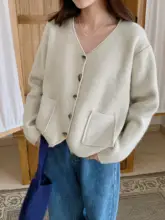 花柄Vネックデザインのニットカーディガン【秋冬用・ゆったりフィット】
