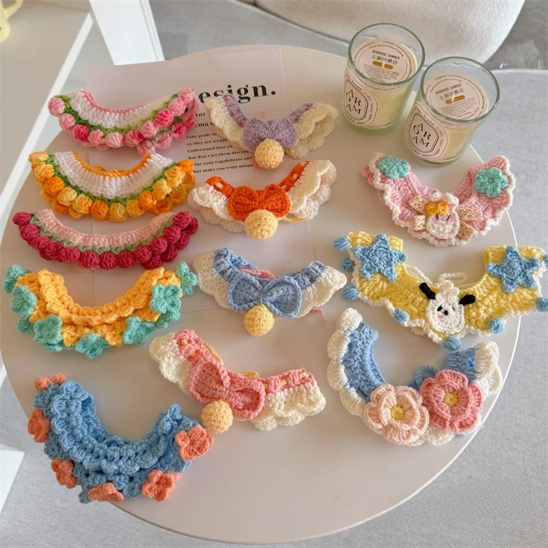 手編みの可愛い猫用首輪：ニットデザインが特徴のペット装飾品