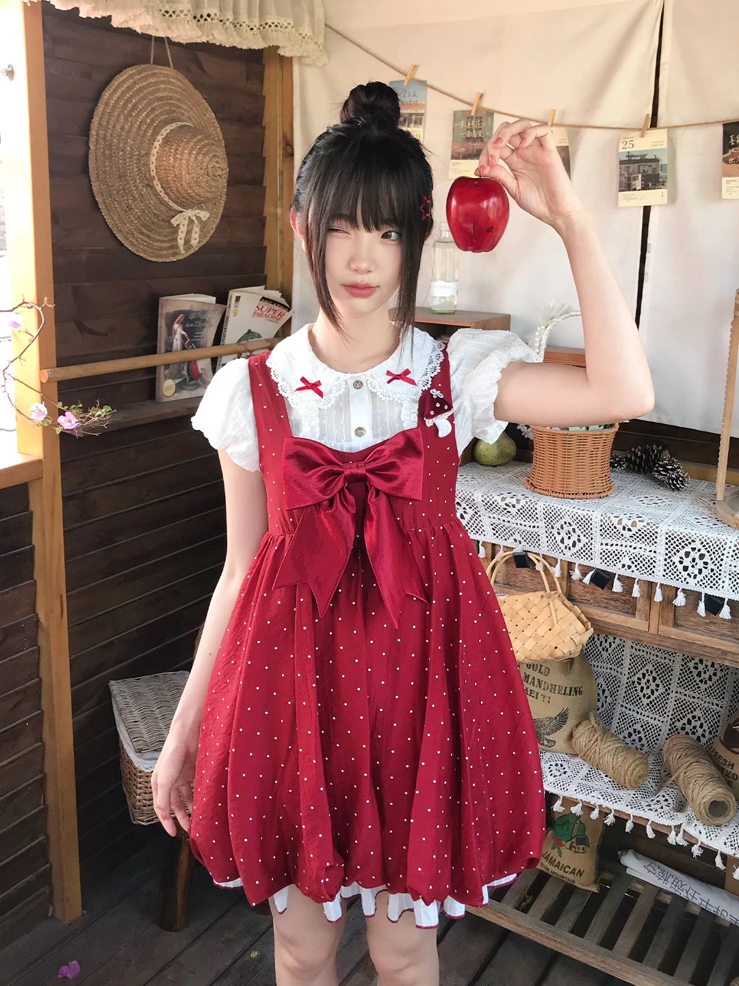 可愛いマシュマロデザインの赤いドットワンピース：学生用セットアップの春夏最適選択