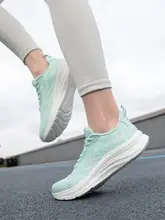 軽量の冬用スポーツシューズ【通気性メッシュ・ランニング用】