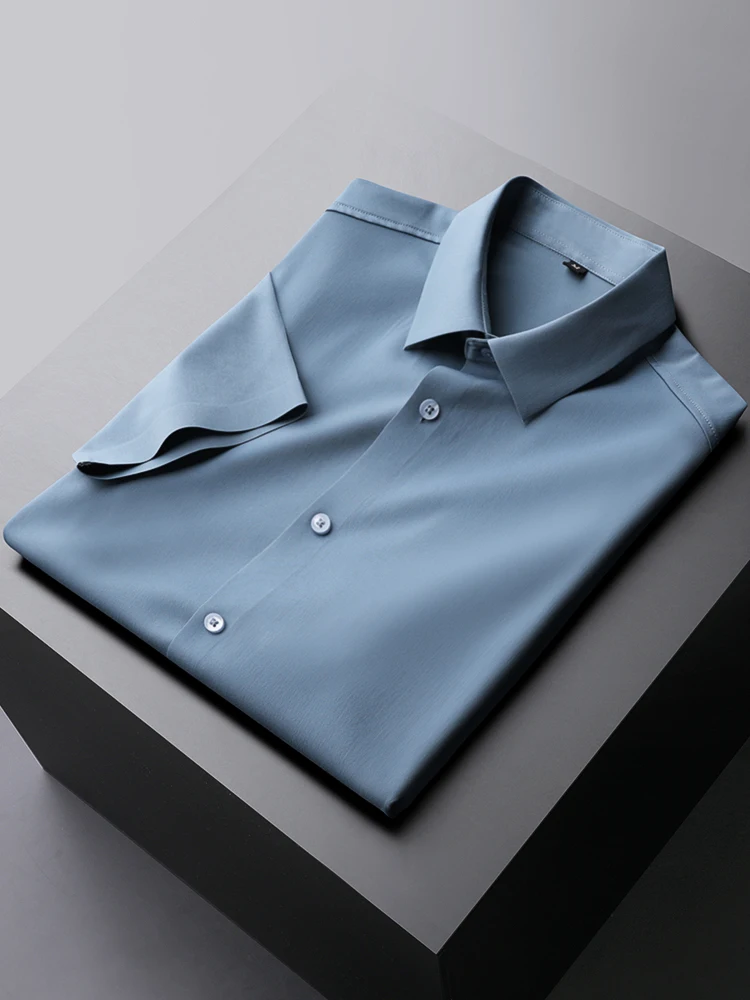 夏服メンズはどう選ぶ？軽量ビジネスシャツが通勤とカジュアルを両立する理由