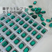 エメラルドグリーン八角形ストーンのネイルデコレーション