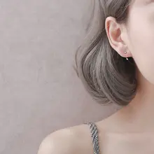 S925純銀のアシンメトリーイヤリング【ユニセックス・シンプル・トレンドデザイン・ブラックビーズ】