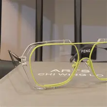 個性的なフレームデザインの平光眼鏡【男女兼用・透明フレーム】