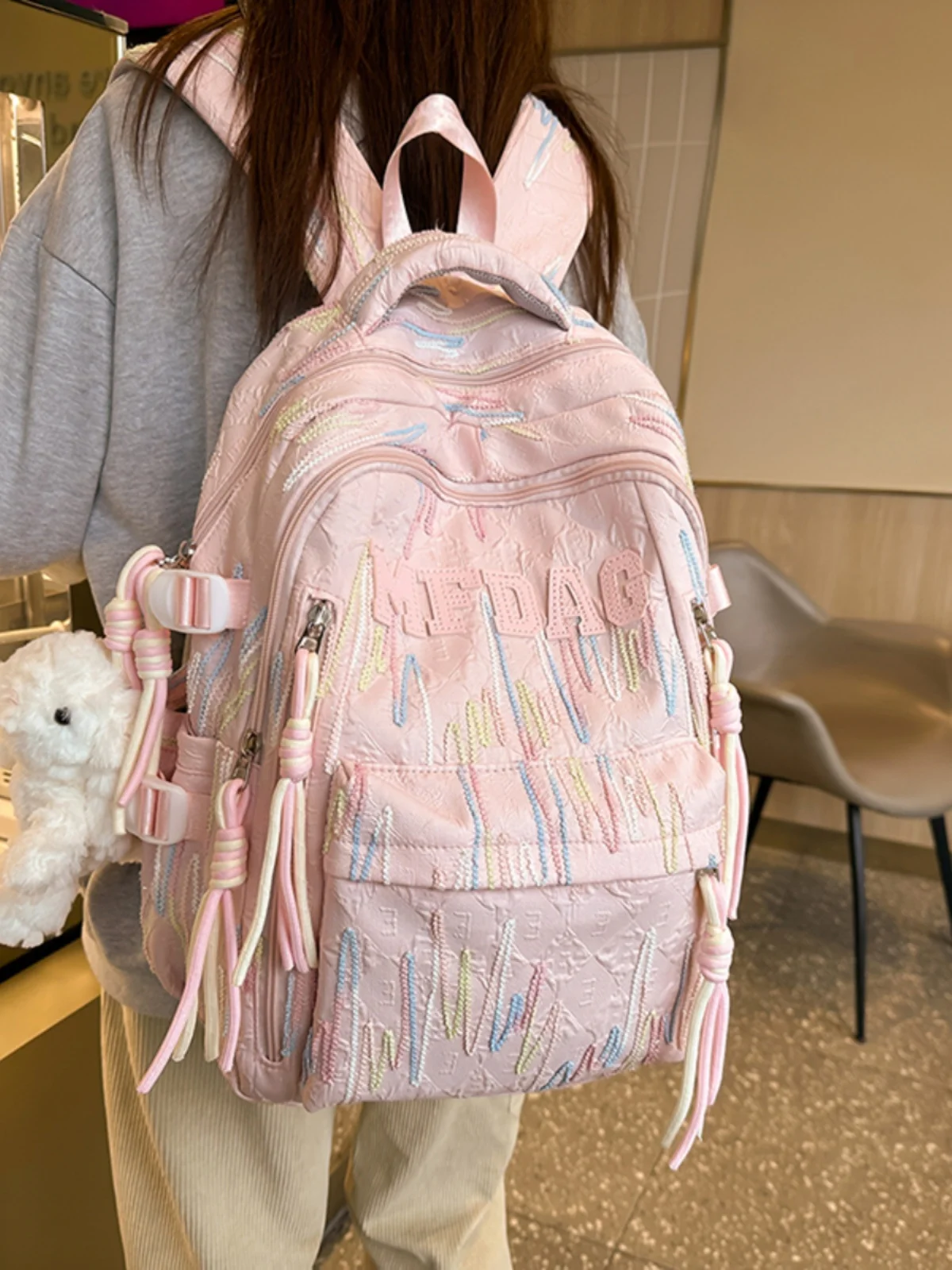 高校生の通学リュックは「かわいいデザイン」で選ぶべき？大容量リュックサックの選び方を徹底解説