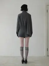 グレーのプリーツデザイン ミニスカートパンツ【秋用・レトロ・コーディネートしやすい】