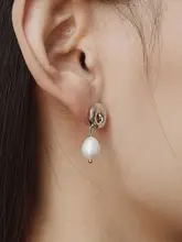 不規則なリングデザインの精巧なイヤリング【シンプルでありながら上品】