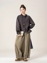 グレーのラウンドネック長袖シャツ【ドット柄・花フリルデザイン・春夏用】