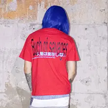 秋用ボックスシルエットのデジタルプリント半袖Tシャツ【フィット・レッド】