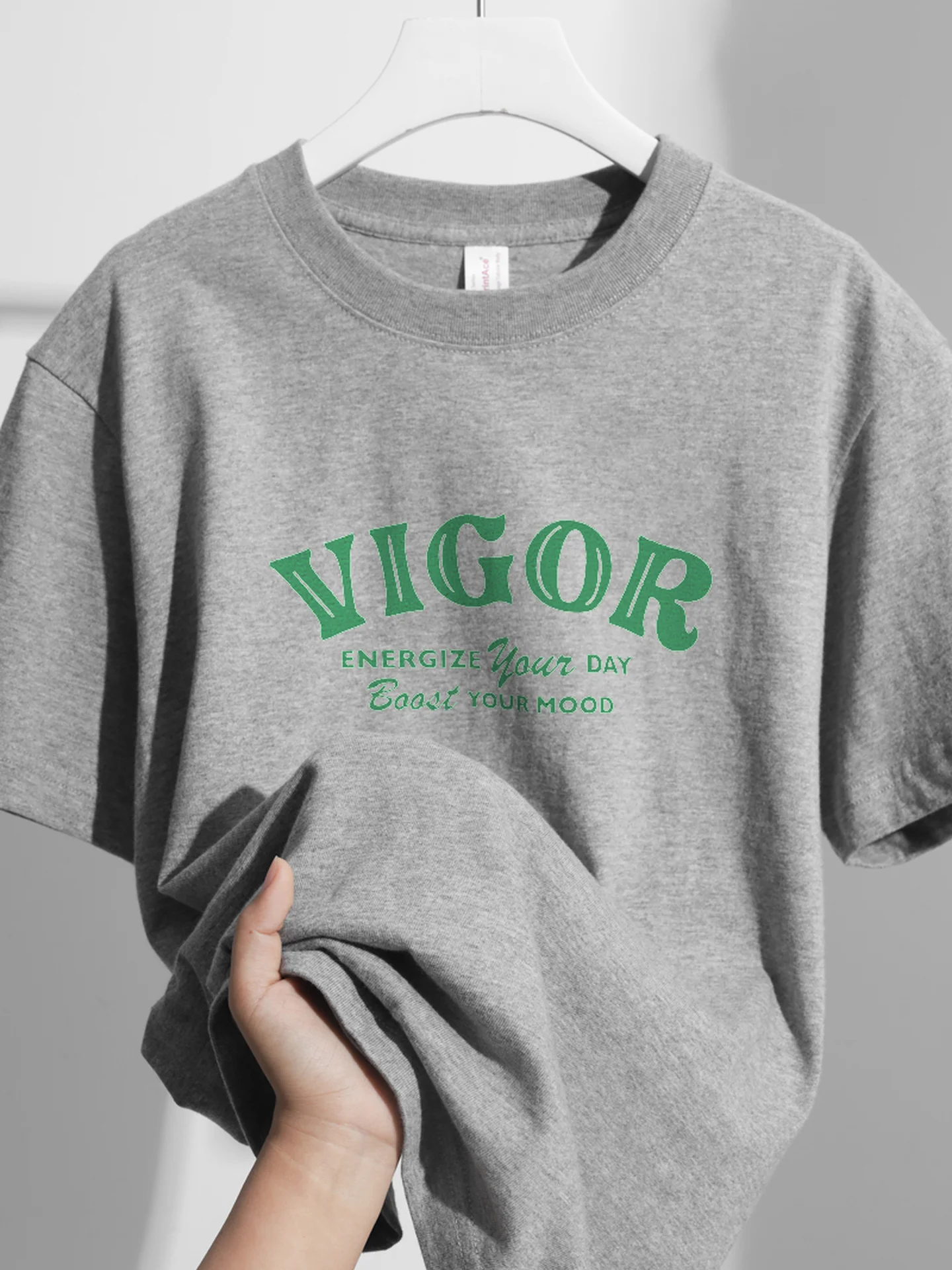夏のメンズTシャツで迷うなら、この1点が救いになる？