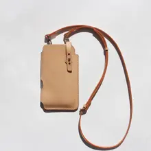 本革製 ショルダースマホポーチ【調節可能・折りたたみ式・ユニセックス】