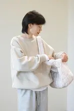 極上の柔らかさのグレーラウンドネックプルオーバー【冬用・フリース仕立て・レディース】