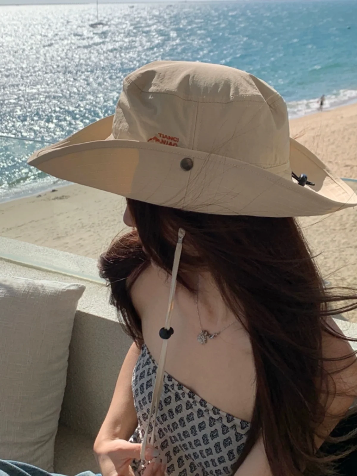 通勤と旅行の間で迷うあなたへ：通気性抜群の防晒フィッシャーハットは本当に必要なのか？