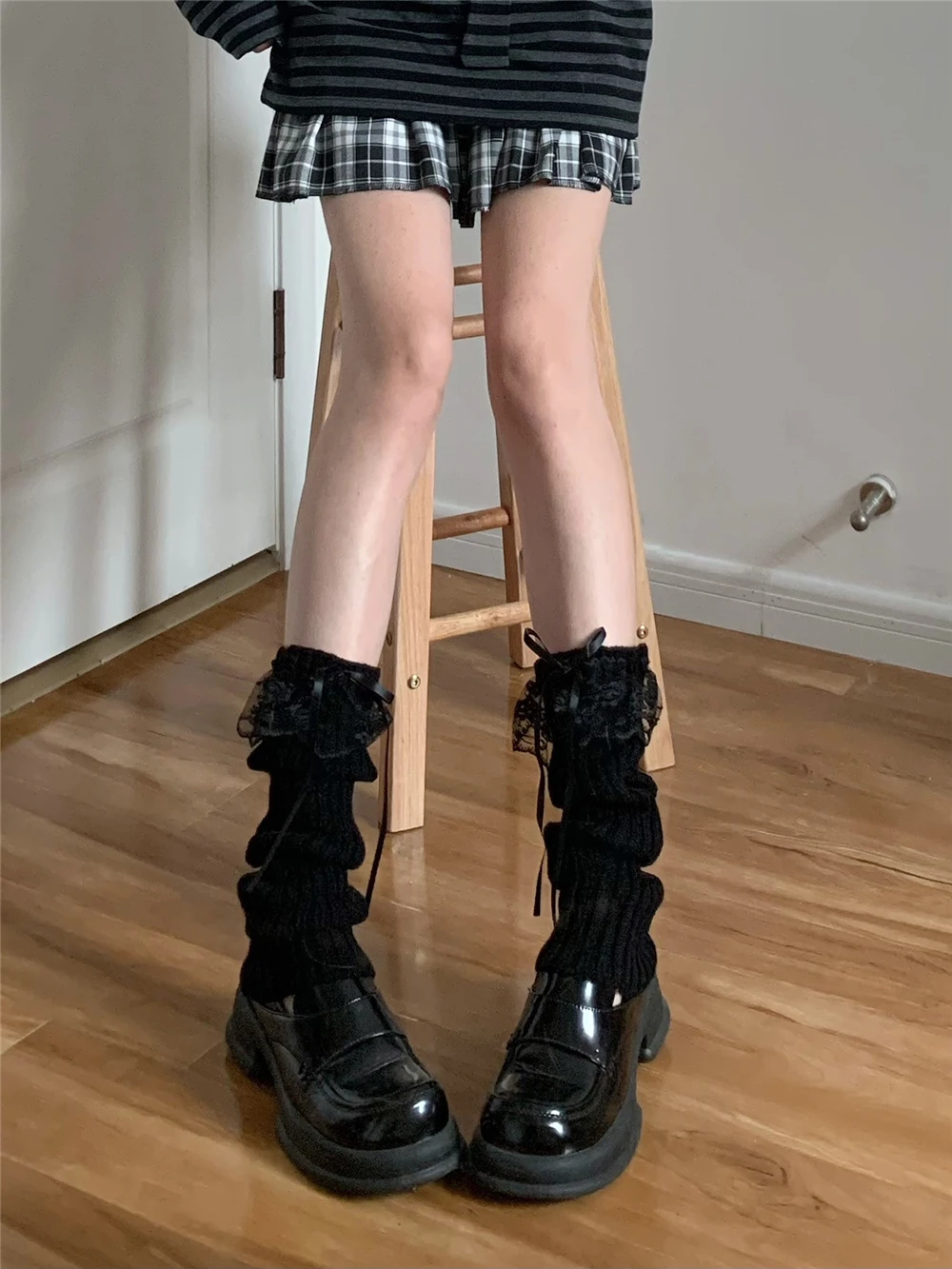黒 リブニットとは：少女風の秋冬ニットソックスの実際の特徴と使用シーン