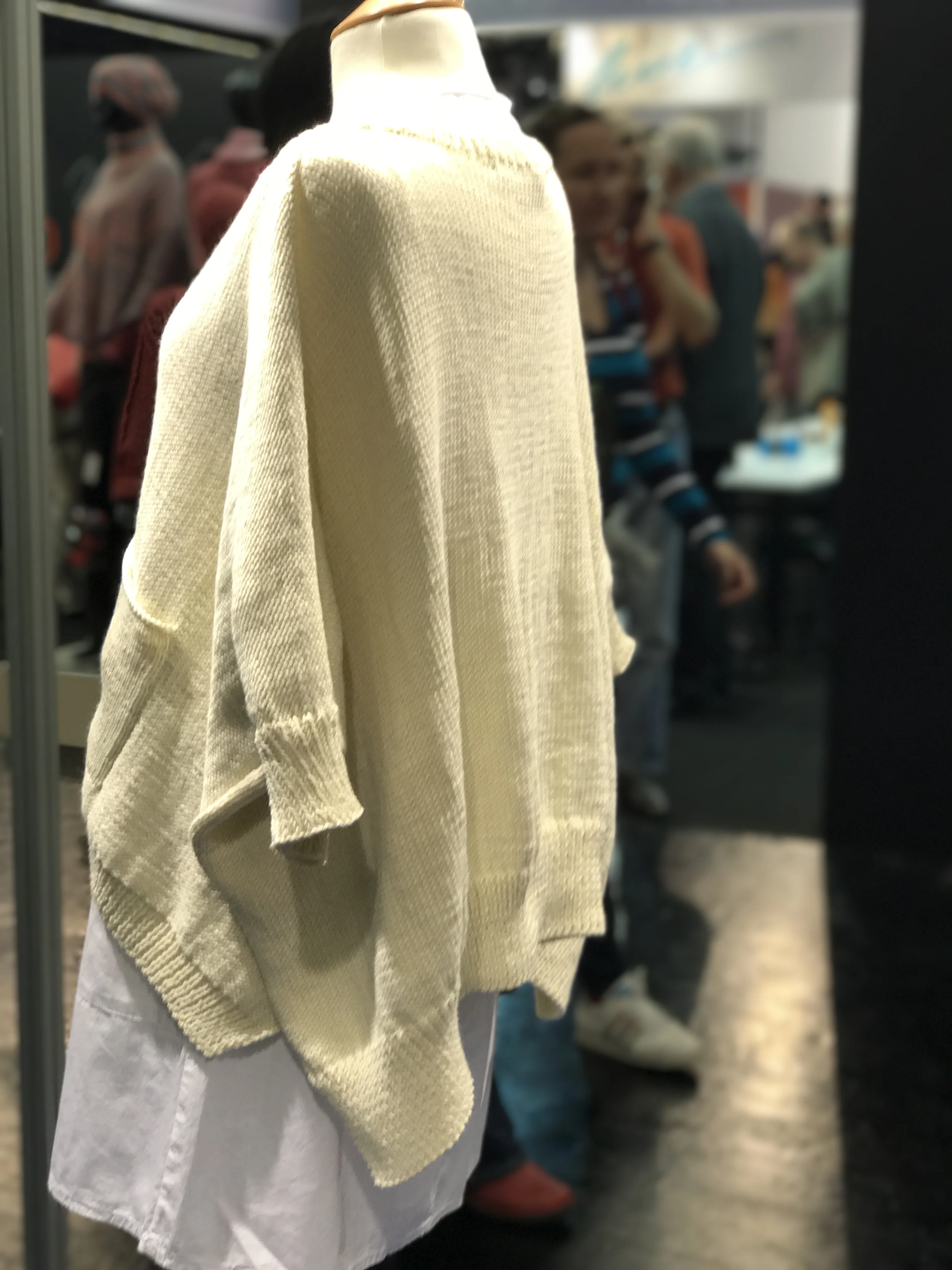 女性が楽しむDIY教室で失敗しない方法は？特大サイズのTシャツ型ニット編み材料を活用する3つのステップ