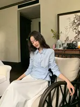 不規則ブルーホワイトストライプのリボン付きシャツ【長袖・春用・個性的デザイン】