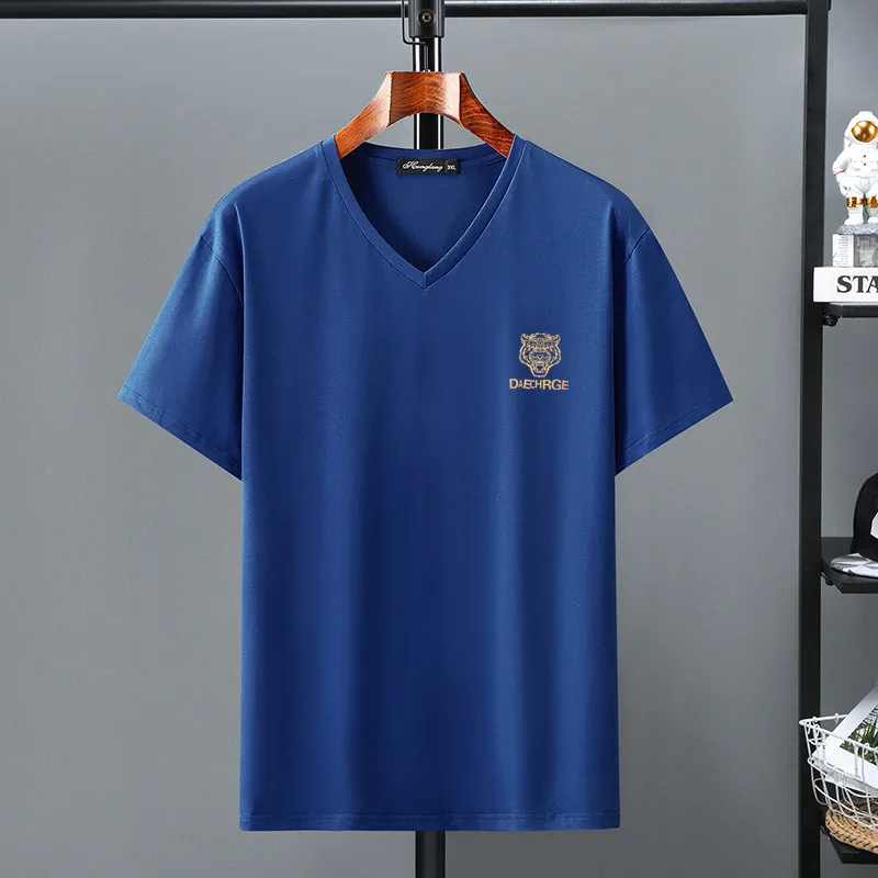 Tシャツが伸びるのを防ぐには？極上の柔らかさと伸縮性を兼ね備えたVネックTシャツの選び方