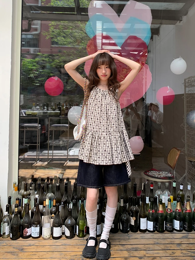 2026年夏のレディースパンツはどう選ぶ？深青色ワイドレッグデニムが「女性らしいスタイル」を再定義する