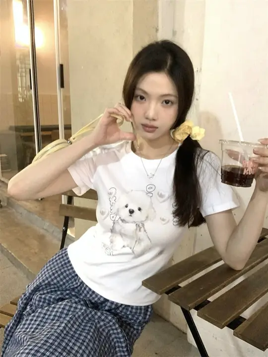 小犬プリント 白い短袖Tシャツ【レディース・春夏・スタイリッシュ】