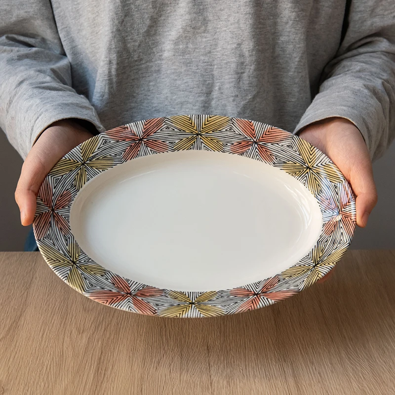 カラフルなラインデザインの陶器深皿：一人暮らし向けシンプルで洗いやすいオーバル型プレート