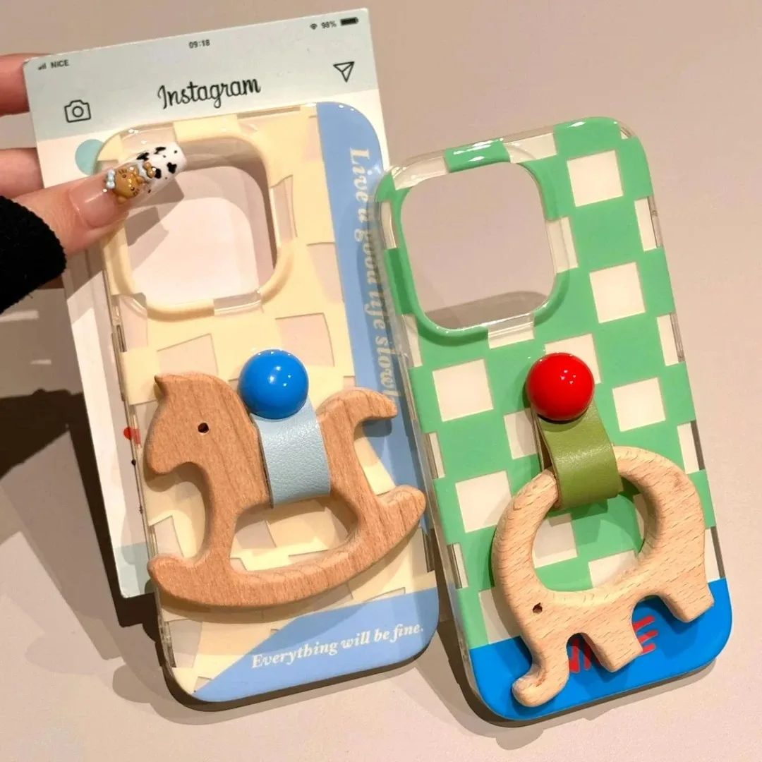 チェック柄のスマホケースは、どんなものがあるの？