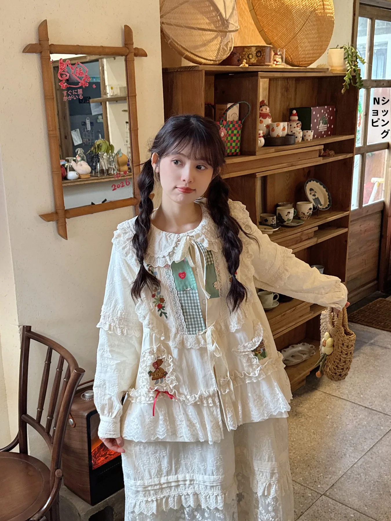 ベスト 私服とは？ナチュラルテイストのレトロレースベストが解決する女性の減龄悩み