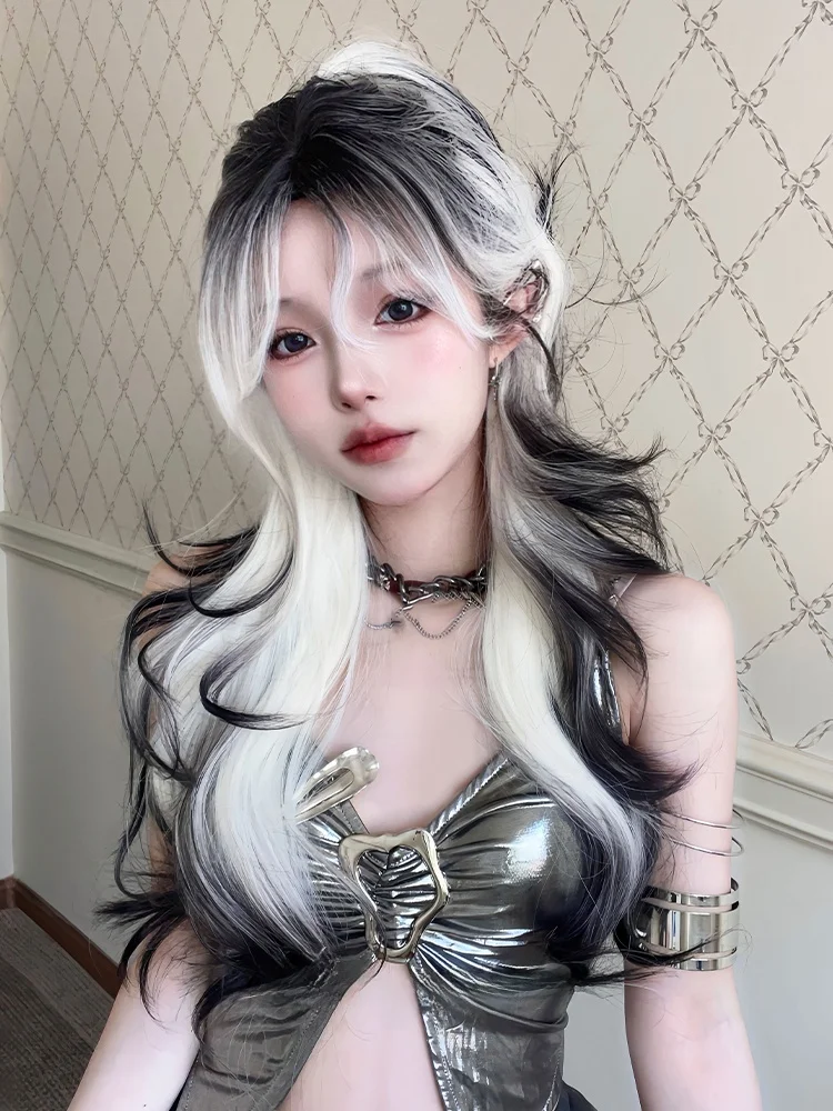 グレイヘアファッションの取り入れ方は？5選で落ち着いたスタイルを実現する