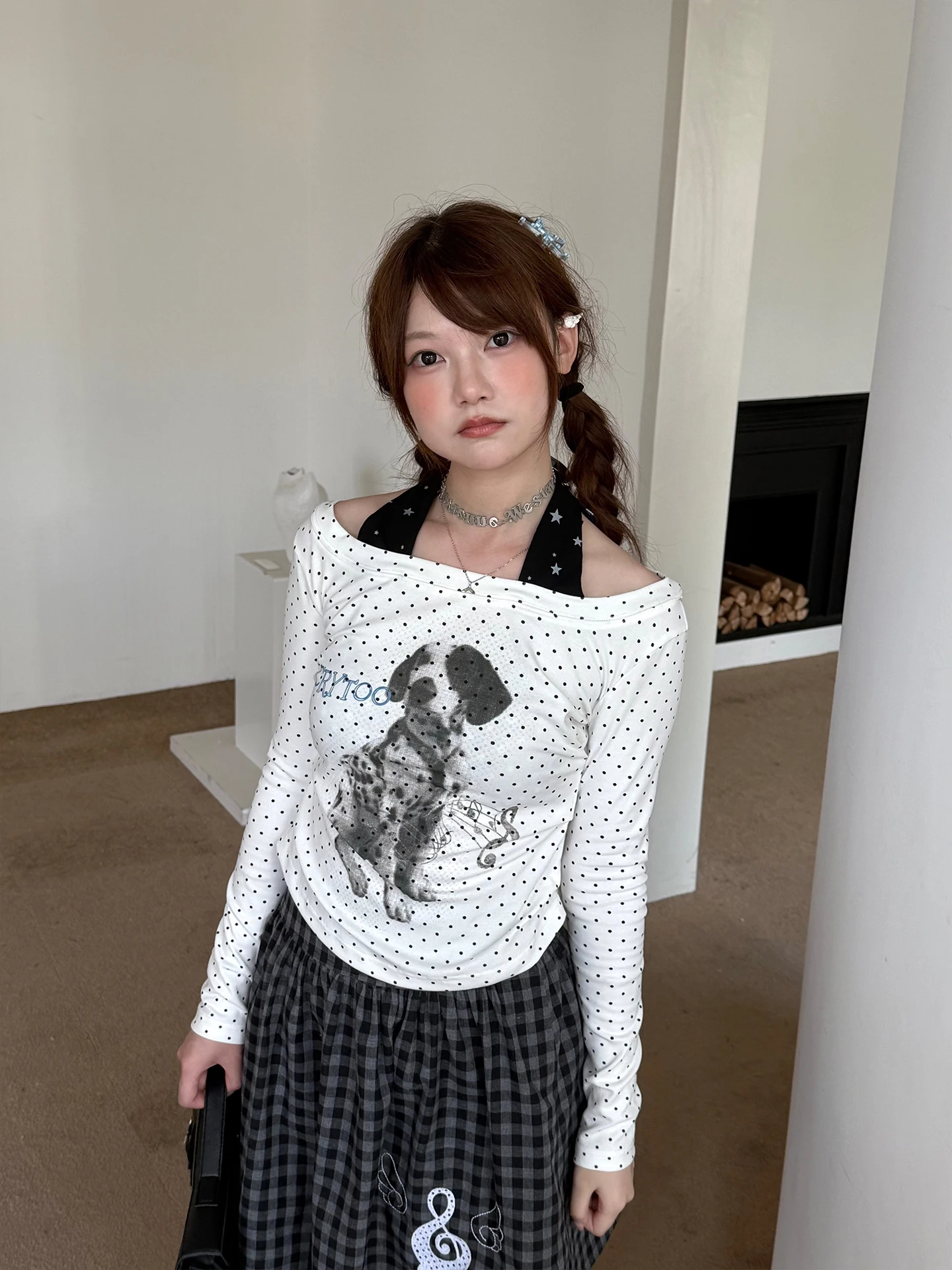 おしゃれな白いアイコンをどう選ぶ？かわいいデザインが通勤にも合うトップスの選び方