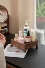 美しいデザインの木製トレー【インテリアに最適なスクエア脚付きラック】