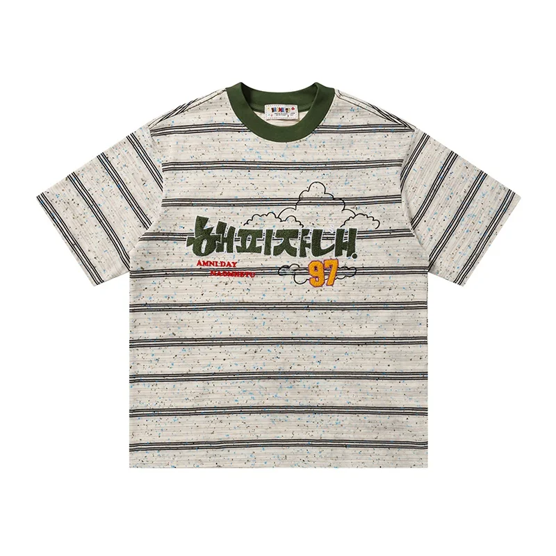 家族で揃えるTシャツは、どんなデザインが理想？刺繍とストライプが選ぶ夏のカジュアルスタイル