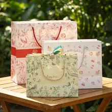 高級感ある花柄手提げ袋【紙製・ギフト用・ショッピングバッグ・汎用パッケージ】