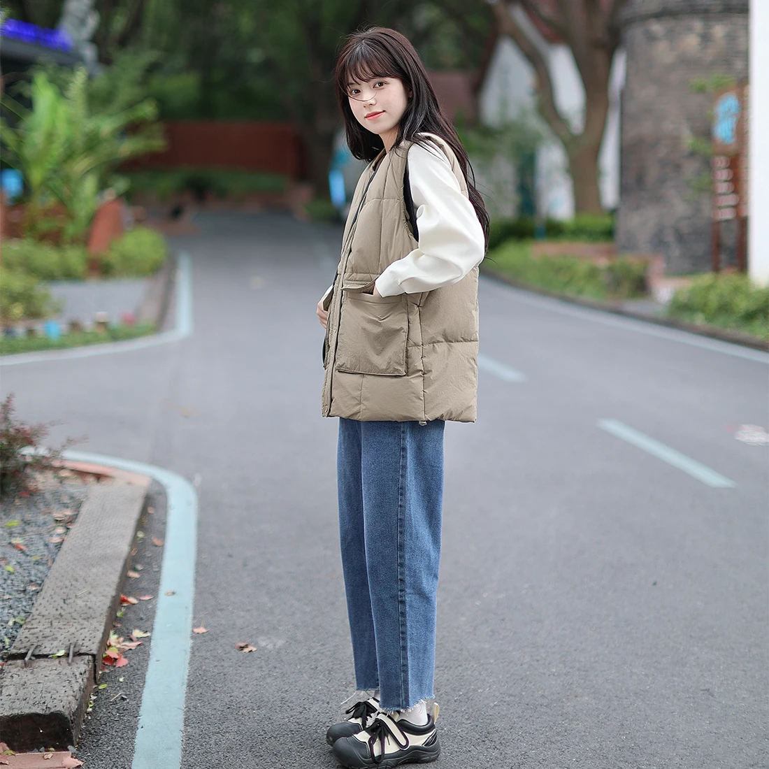 カーゴパンツ コーデ レディース 完全ガイド｜ヴィンテージデニムで通勤も自然に
