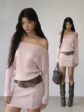 輝く薄手のオフショルダー連衣裙【ボタン付き・斜め肩デザイン・ミディ丈】