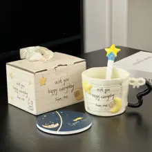 星と月のデザインがかわいい！陶製マグカップ【高級感あり・カートンメモ付き】