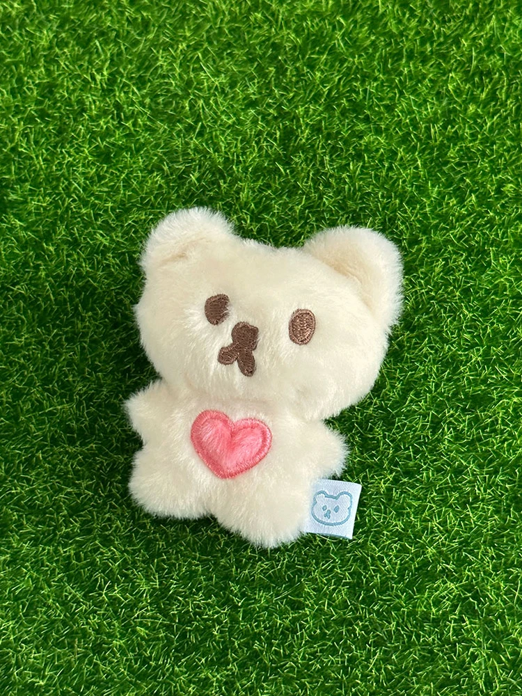 可愛らしいクマのマフィンぬいぐるみキーホルダー：女性向けバッグアクセサリーのデザインと実用性を解説