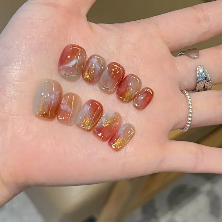 高級感ある手作りネイルチップ【秋冬向け・琥珀風・短めデザイン】