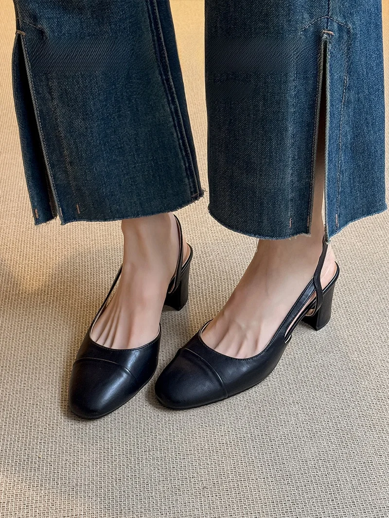 パンプス かかと パカパカ 予防に効果的なローマ風デザインの羊皮パンプス