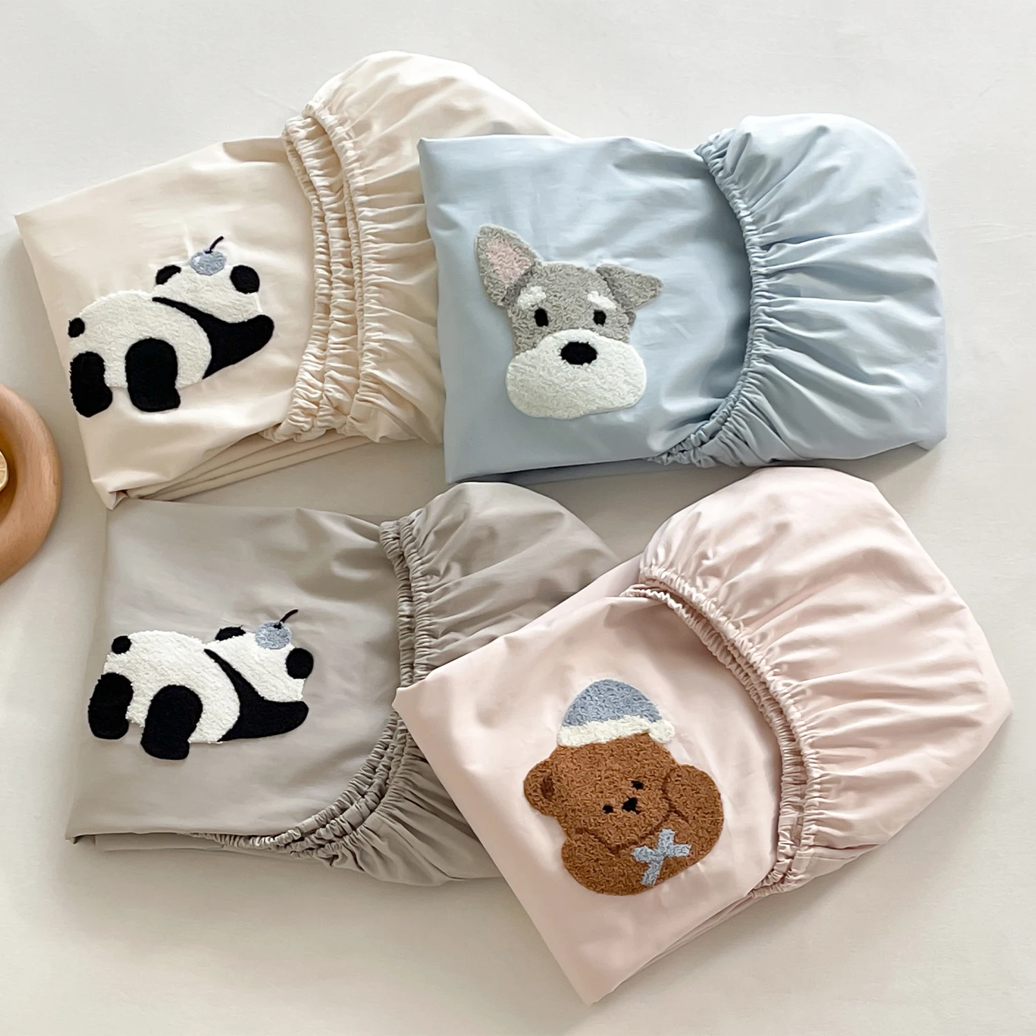 かわいいカートゥーン刺繍の全棉ベッドカバー：カラフルデザインで快適な睡眠環境を実現