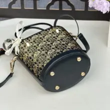 深色の洗練されたデザイン！壮錦モチーフの水桶バッグ【手持ち・ショルダー対応・立体的な国風スタイル】