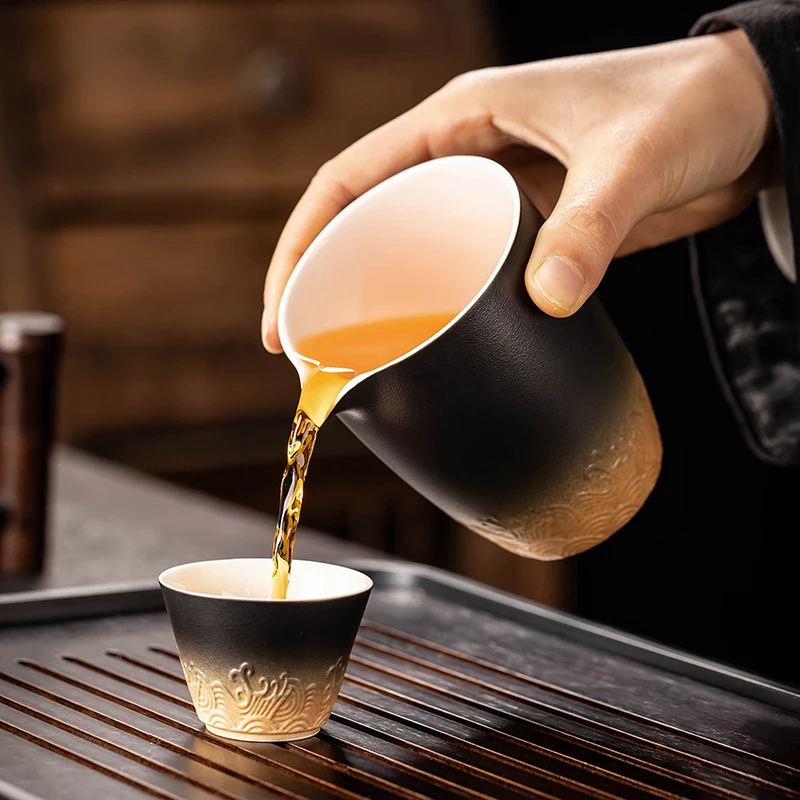 粗陶製公道杯：黒と黄色の「滄海」ティーカップで煎茶を安定して楽しめる