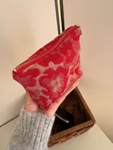 ヴィンテージフラワープリントのウール製ポーチ【赤・ハイエンド感・ファスナー付き】