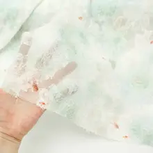 半透明な白色フリンジと浅緑・赤小金魚プリントのシフォン生地（セットアップ対応）