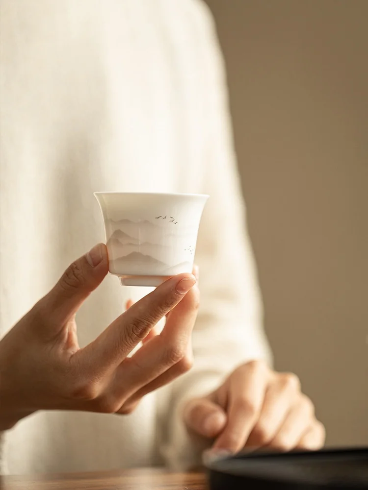 白瓷製山水デザインの功夫茶杯【陶器製・飲用小杯】