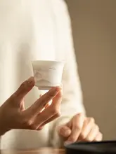 白瓷製山水デザインの功夫茶杯【陶器製・飲用小杯】