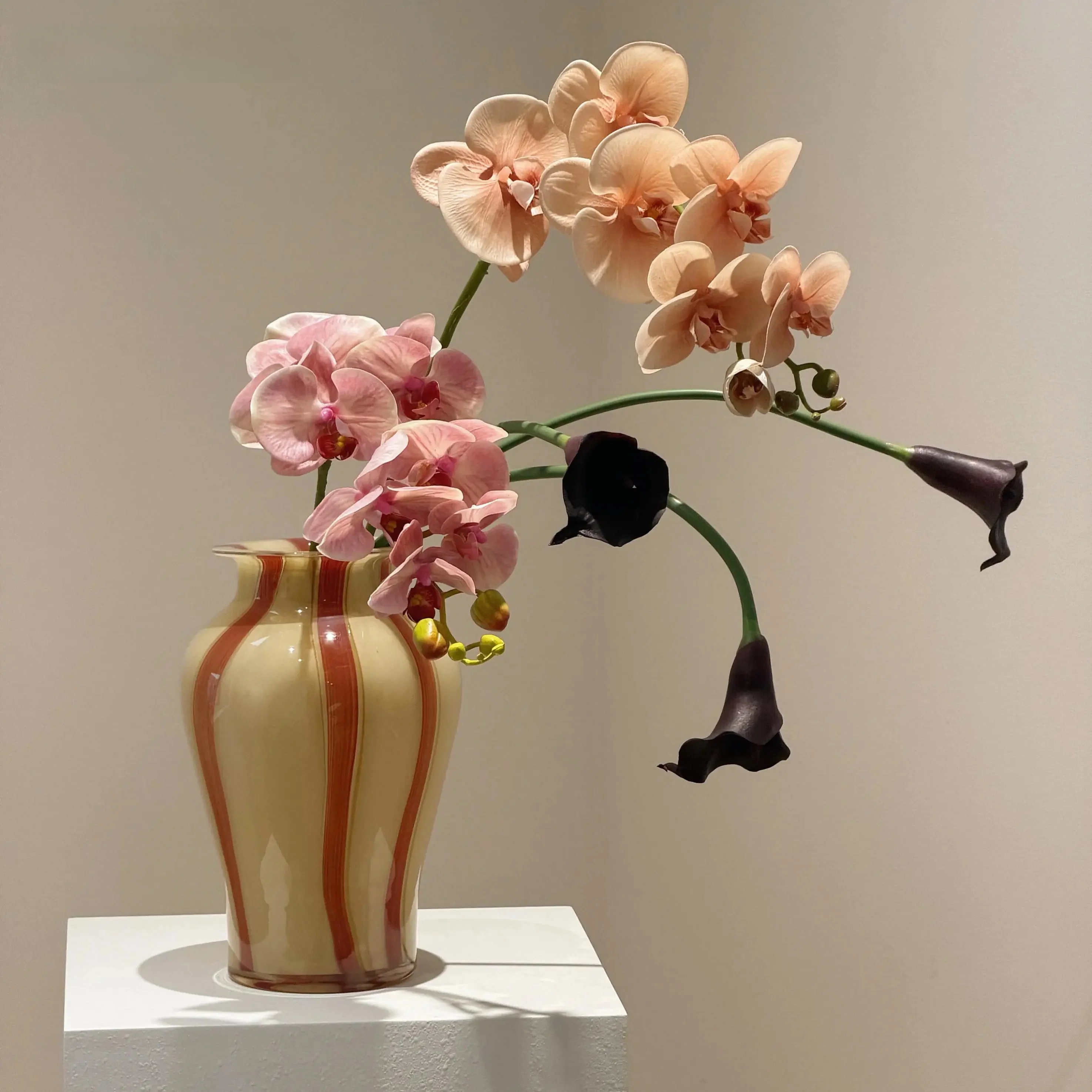 ガラスの花瓶に出会った瞬間、部屋の空気はまるで変わった？