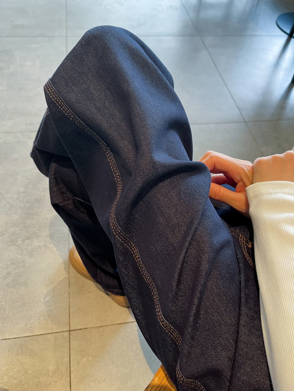 骨格ストレートデニムは本当にスタイルを整えるのか？この1着でわかる本物の違い